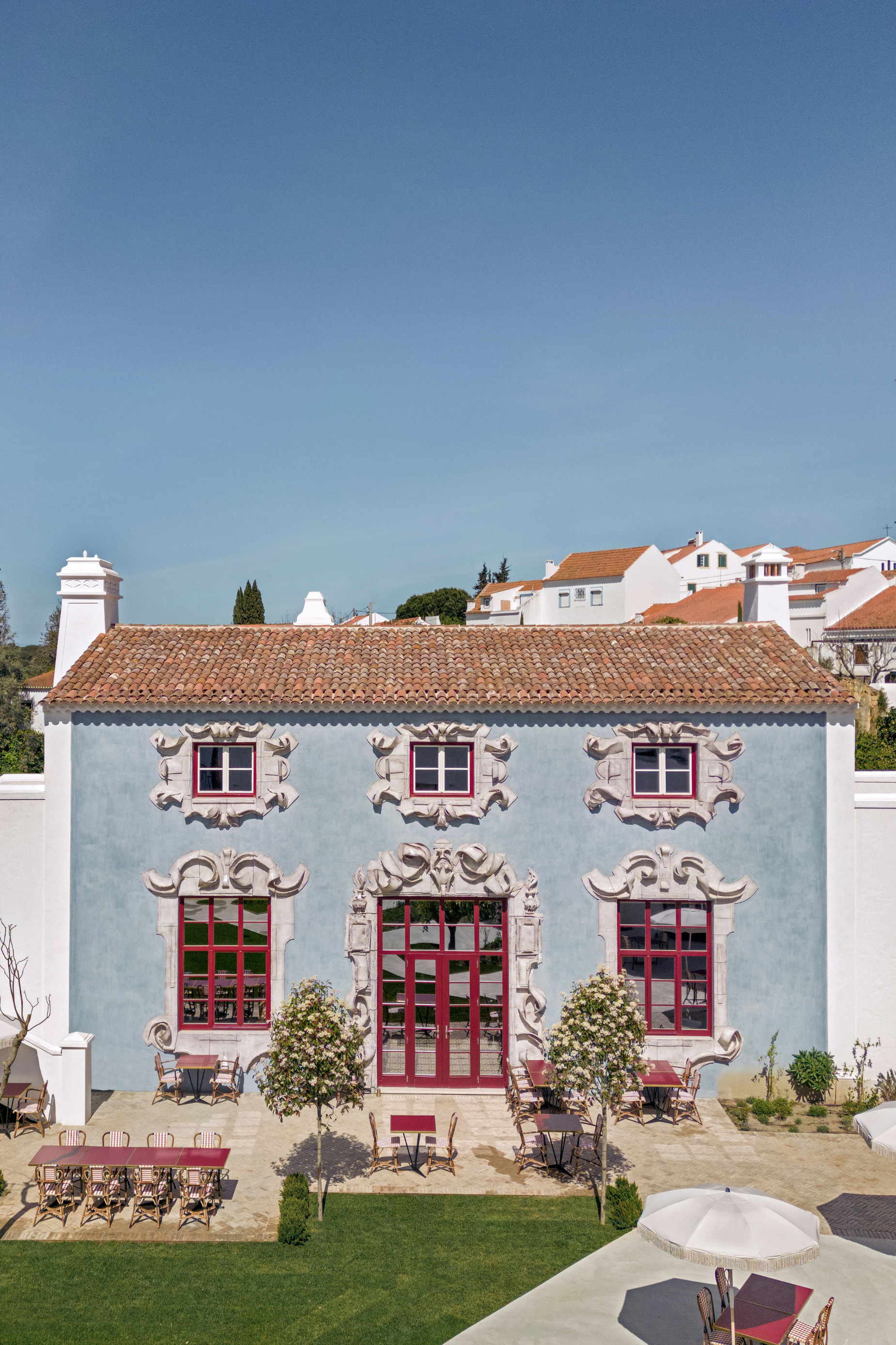 DIX - Adresse secrète et arty, signée Christian Louboutin